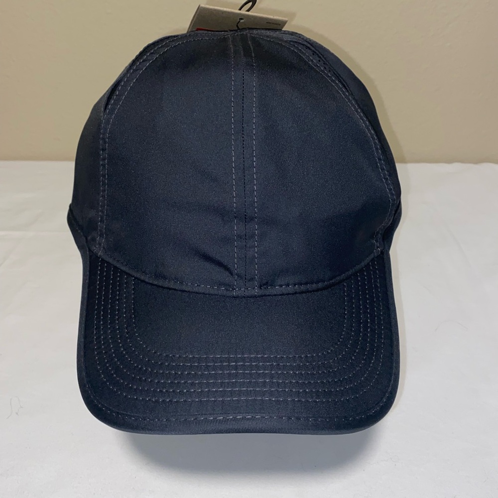 Nike Authentic Black Featherlight Dri-Fit Club Cap Running 5 Panel Hat. NWT